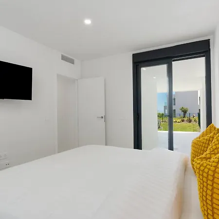 Infinity Pool, Sea View And Private Terrace דירה אסטפונה